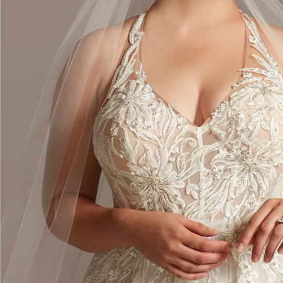 NWT Funds from sale help struggling children. . Wedding Gown - Picture 8 of 12